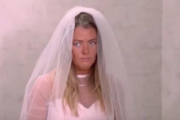 SUMANUTA ŽELJA JEDNE MLADE OBIŠLA SVET Traži od gošće da PROMENI FIZIČKI IZGLED, POTPUNO! Razlog - neverica! (FOTO)