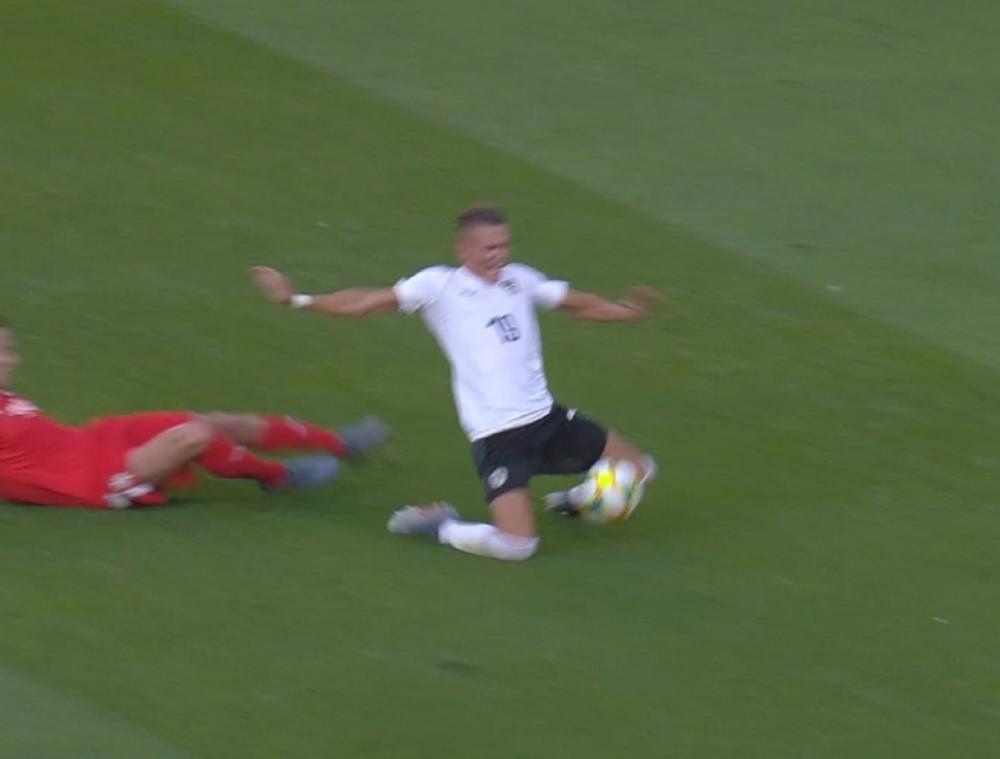 Momenat kada je pukla potkolenica  