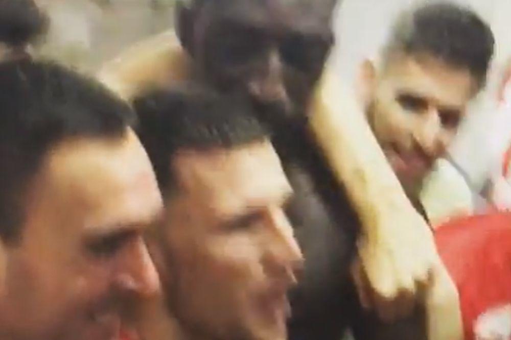 LUDA ŽURKA U SVLAČIONICI CRVENE ZVEZDE: Heroj Bili Beron u glavnoj ulozi!