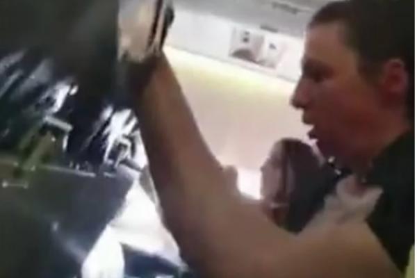 ZASTARŠUJUĆ SNIMAK: 10 putnika na letu Priština - Bazel povređeno zbog jake TURBULENCIJE