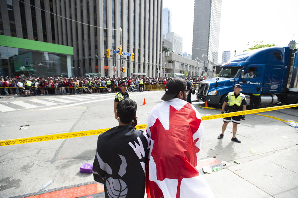 HOROR NA PROSLAVI TITULE U TORONTU: Pucnjava usred parade NBA šampiona, ima ranjenih! Premijer Kanade bio u blizini