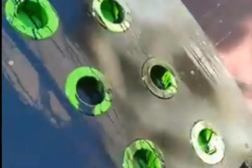 VANDALIZAM NA KARABURMI! Dečji park poliven MAŠINSKIM ULJEM, pa skroz DEMOLIRAN! Da li će neko da odgovara za ovo?