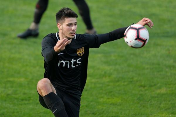 ISPLIVAO NOVI SKANDAL: Recko tukao igrača na poluvremenu - fudbaler dobio spor i raskid ugovora!