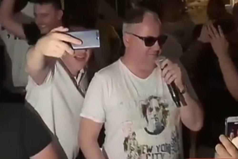 REDOVNI NAVIJAČ NA ZVEZDINIM MEČEVIMA PEVAO NA PROSLAVI TITULE: Košarkaši crveno-belih slavili uz Dejana Matića!