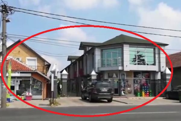 OVO JE KUĆA U SURČINU U KOJOJ SU PRONAĐENI LEŠEVI! Trostruko ubistvo počinio Jovanović SA POMAGAČIMA (VIDEO)