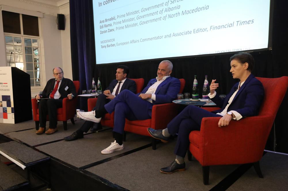 DOŠAO JE U STARKAMA I SEO PORED PREMIJERKE SRBIJE! Edi Rama je OVIM potezom šokirao sve u Londonu