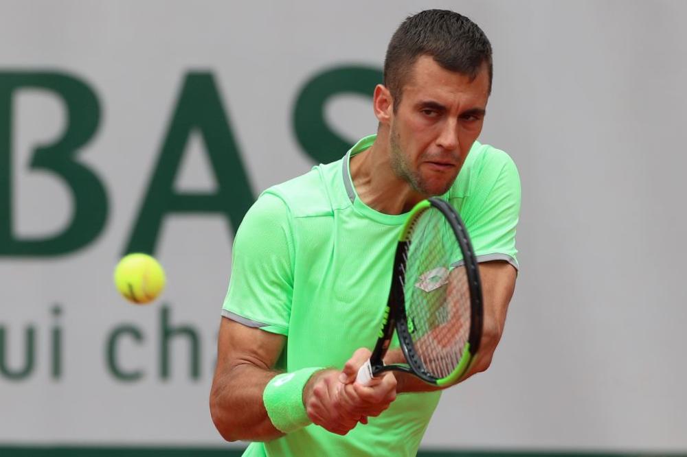 EKSPRESNI PORAZ ĐEREA: Laslo izdržao samo dva seta u Haleu!