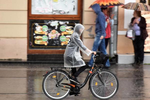 NASTAVLJA SE VREMENSKI RULET: Danas toplo i sparno, od sredine dana kiša u celoj zemlji