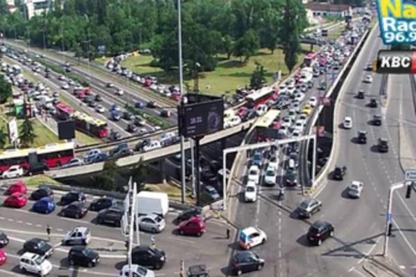 POVRATAK KUĆI SA POSLA JE NEMOGUĆA MISIJA! Nemanjina blokirana, kilometarske kolone u Kneza Miloša, svuda je HAOS!