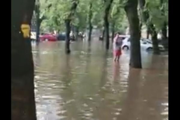 ZBOG PLJUSKOVA POPLAVLJENA SUBOTICA: Sve je pod vodom! (VIDEO)