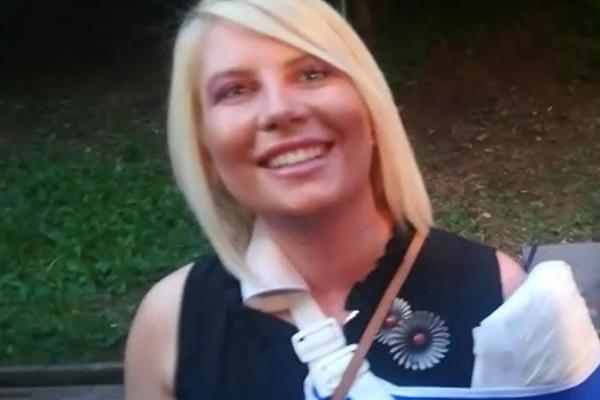 DEA ĐURĐEVIĆ ZABLISTALA NA PRESTONIČKOM DOGAĐAJU: Otkrila kakve TEGOBE ima i kad se vraća NA MALE EKRANE! (VIDEO)