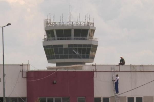 MAGLA SPREČILA POLETANJE AVIONA SA SRPSKOG AERODROMA: Kakav baksuz, svi čekaju 10 sati!