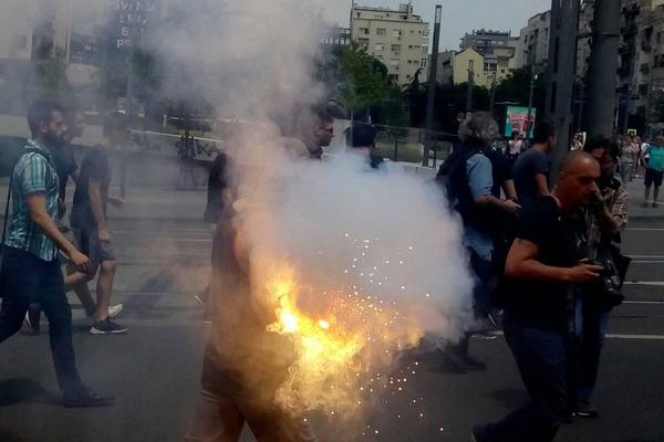 OSMACI S FANTOMKAMA?! Pogledajte ko je na čelu kolone MATURANATA (FOTO)