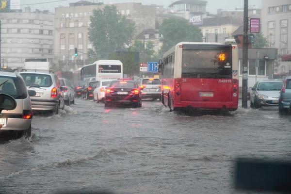 UKLJUČEN METEOALARM, UPOZORENJE RHMZ ZA NAREDNA 3 DANA: Velike padavine za vikend, ovi delovi Srbije su na udaru!