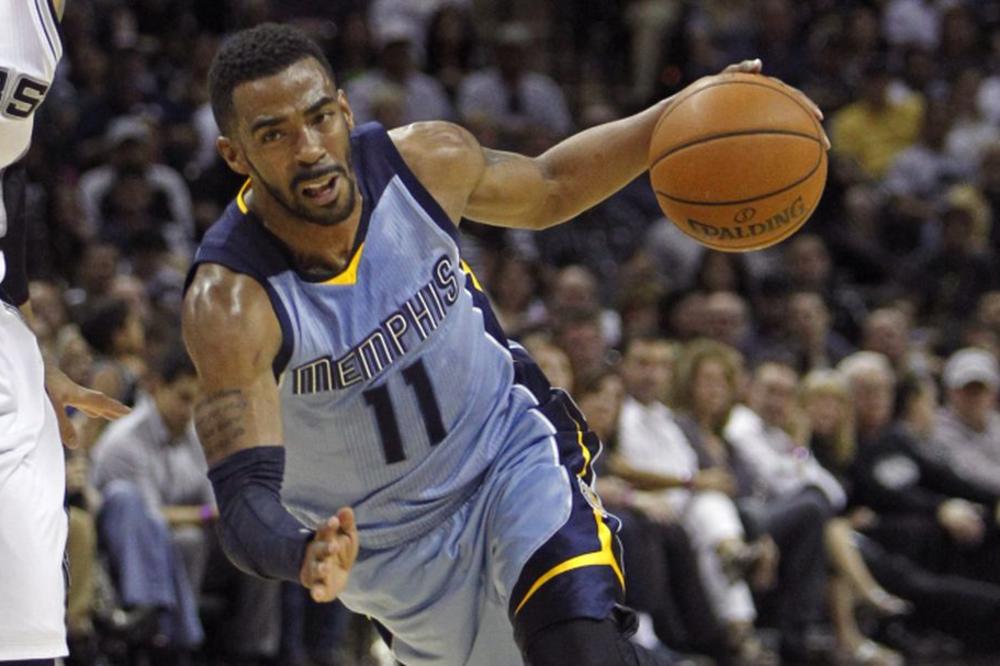 NOVI VELIKI NBA TREJD: Juta poslala trojicu igrača za prvu zvezdu Memfisa!