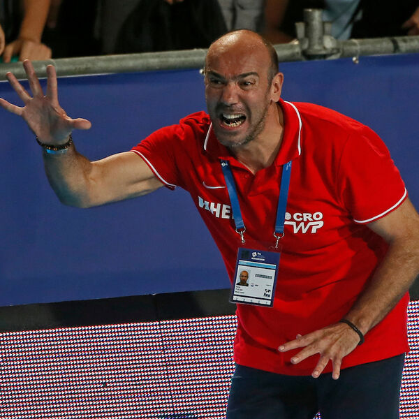 Skandal! Selektor Hrvatske psovao majku i vređao srpskog sudiju (Video)