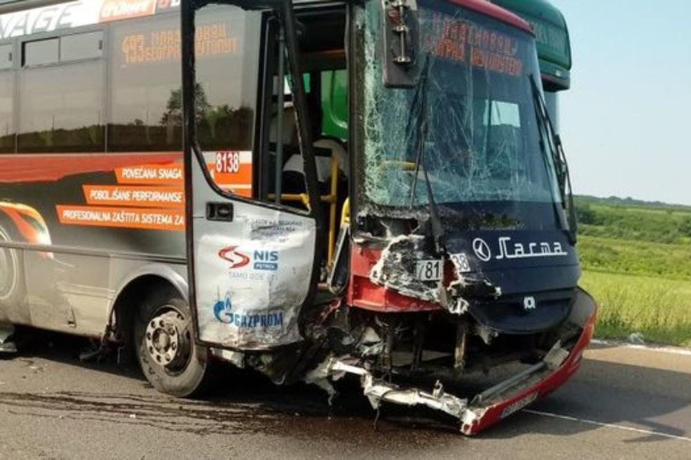 JEZIV SUDAR NA AUTO-PUTU! Bežao od policije, pa se zakucao u "Lastu" punu putnika, IMA POVREĐENIH