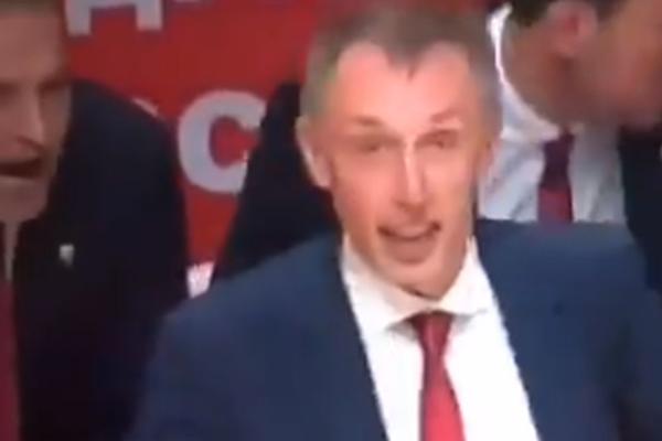 ZNAŠ KAD ĆEŠ VIŠE DA SUDIŠ EVROLIGU? NIKAD! Grobari ovaj snimak Milana Tomića sa finala KLS ne prestaju da dele!