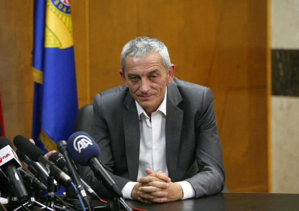 Bivši načelnik UKP Rodoljub Milović, optužio je lidera radikala Vojislava Šešelja za saradnju sa zemunskim klanom i označio ga kao jednog od aktera ubistva premijera Zorana Đinđića  