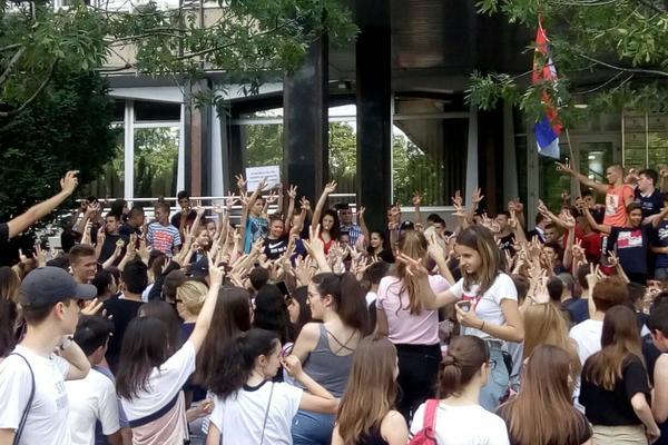 "Upisuju srednju školu, a ne znaju ni da čitaju, ni tablicu množenja", OSNOVCI se nisu proslavili OCENAMA