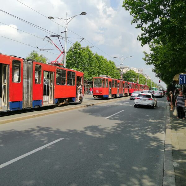 Zastoj u ovom delu Beograda zbog požara: 3 tramvajske linije su van funkcije