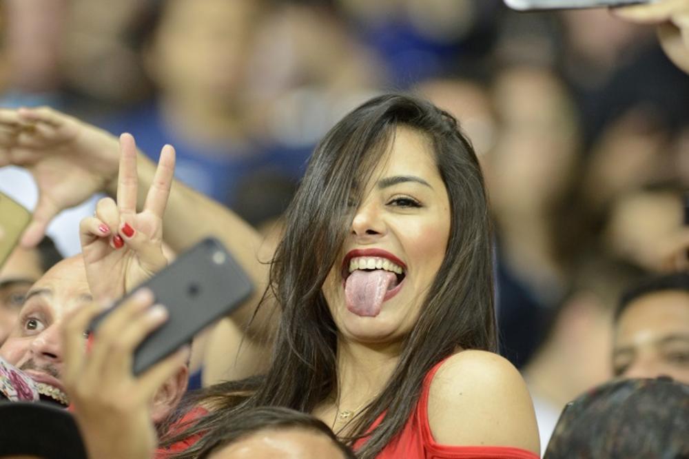 NOVA TRANSFORMACIJA VRELE LARISE RIKELME: Paragvajka opet neprepoznatljiva - gledamo u butine i ne verujemo! (FOTO)