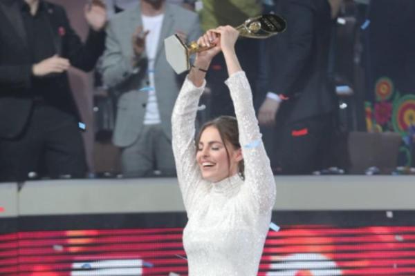 POKLOPILI SE GLASOVI ŽIRIJA I PUBLIKE! ONA JE POBEDNICA ZVEZDA GRANDA: Džejla se slučajno prijavila i TRIJUMFOVALA