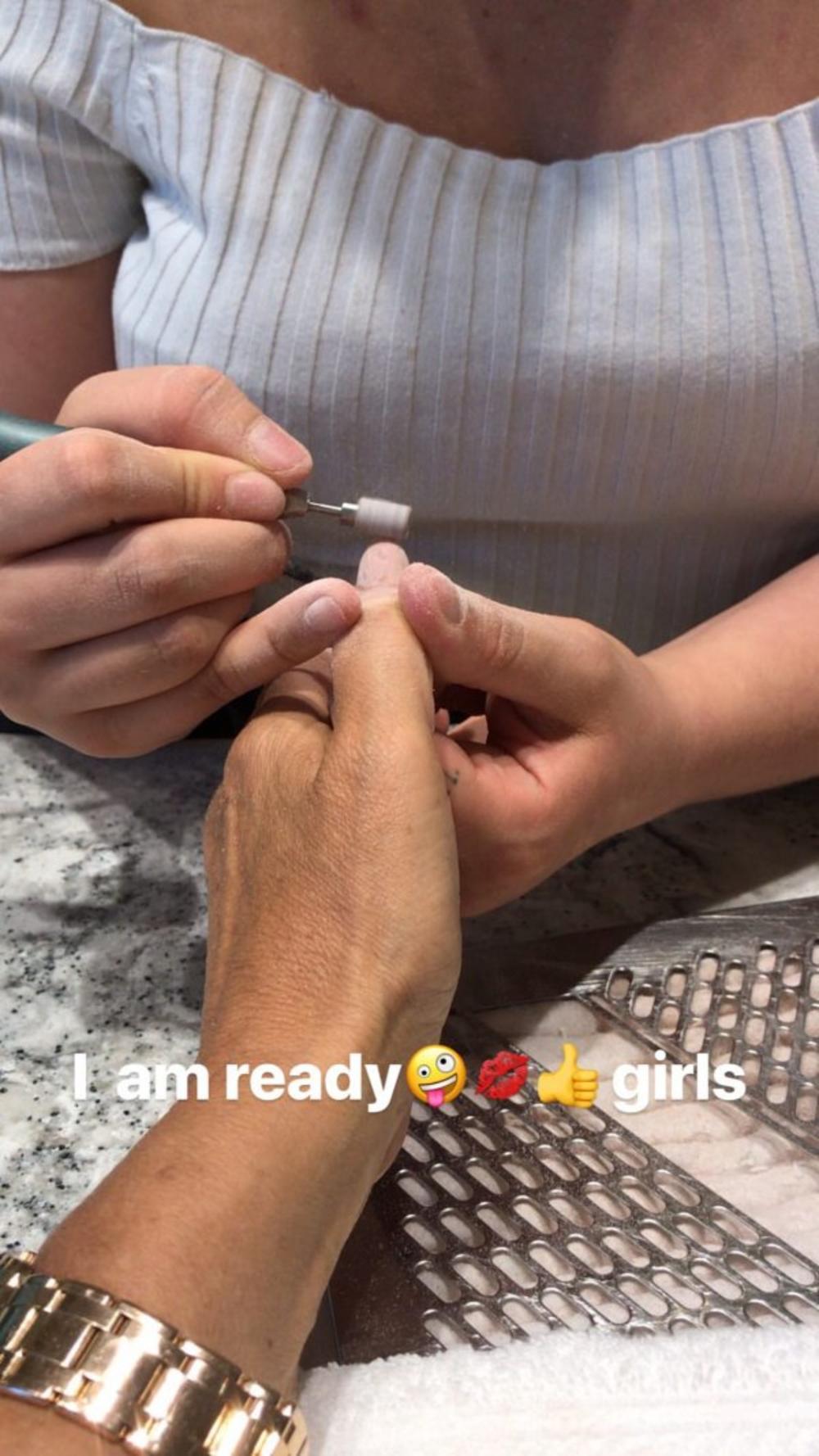 Skoro nikada nismo imali priliku da vidimo njene ruke  