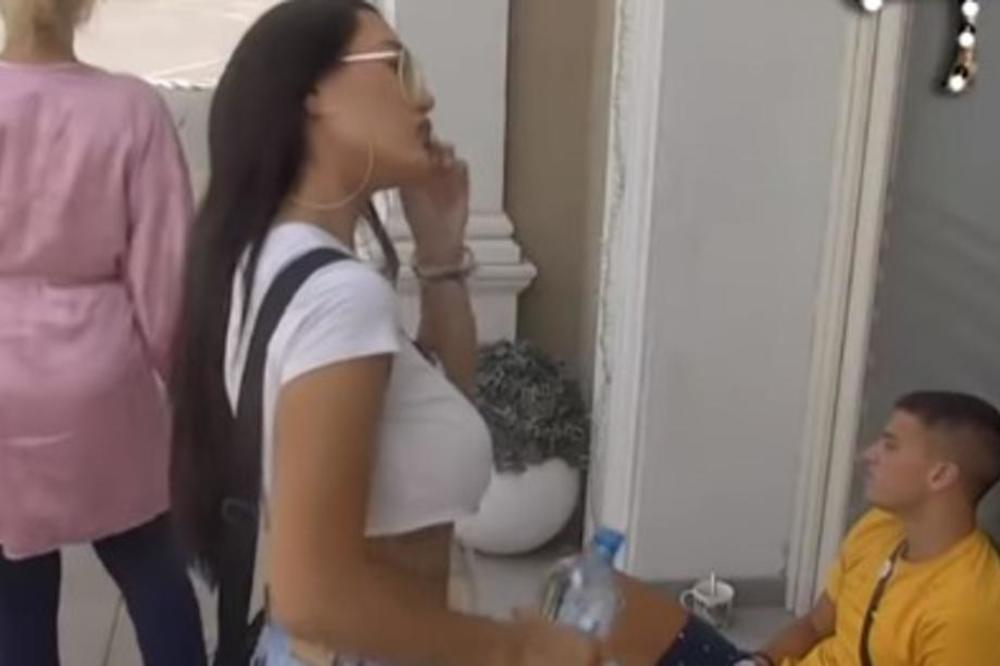 CELA SRBIJA SE ZGRAŽAVA NAD ANOM KORAĆ BEZ ŠMINKE, A OVAKO REAGUJE DAVID: Kad je video SVOJU DRAGU, pao je u trans!