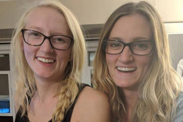 DEVOJKA PRONAŠLA DVOJNICU, ALI TU NIJE KRAJ IZNENAĐENJIMA: Kada je videla šta još imaju zajedničko ZAPANJILA SE!