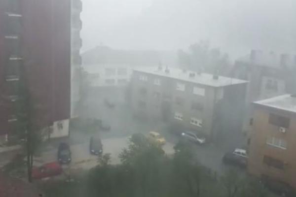 PRVI SNEG U HRVATSKOJ: Na primorju duva JAKA OLUJNA BURA, zatvoren sav SAOBRAĆAJ!