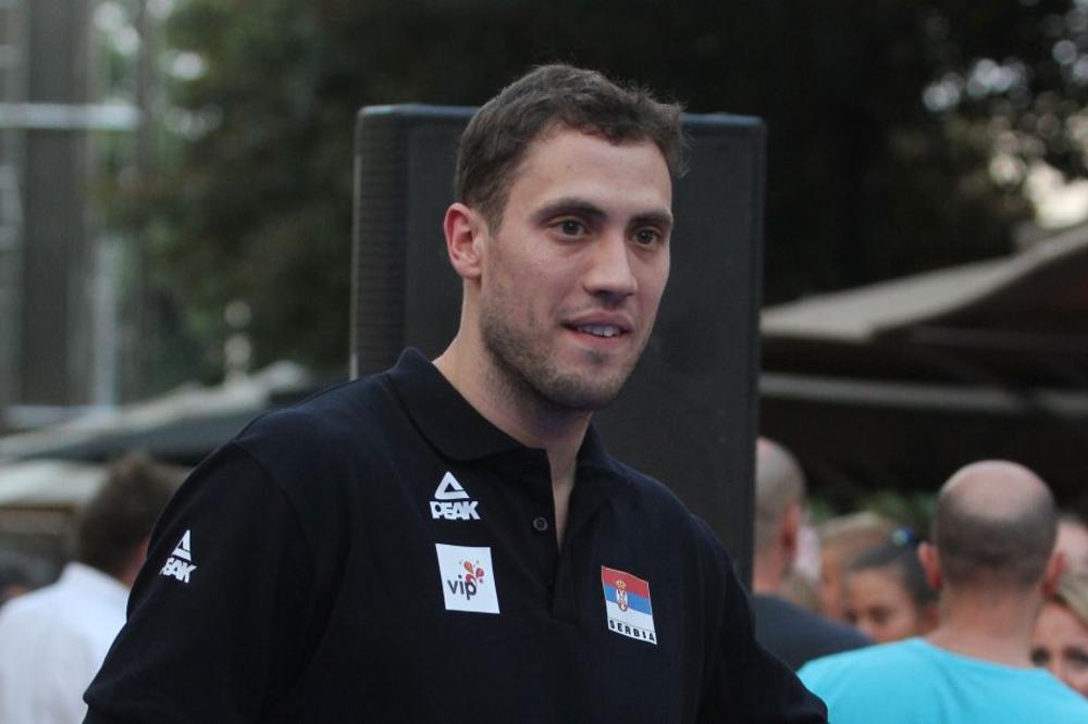 MALO KO ZNA! PRE NEGO ŠTO JE ZAPROSIO VATRENU BUGARKU, ALEKSANDAR JE BIO SA SRPSKOM PEVAČICOM: Sve se preokrenulo!