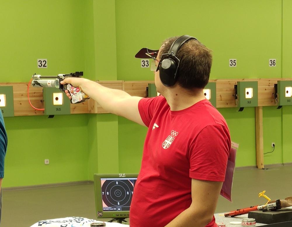 Damir Mikec na strelištu  
