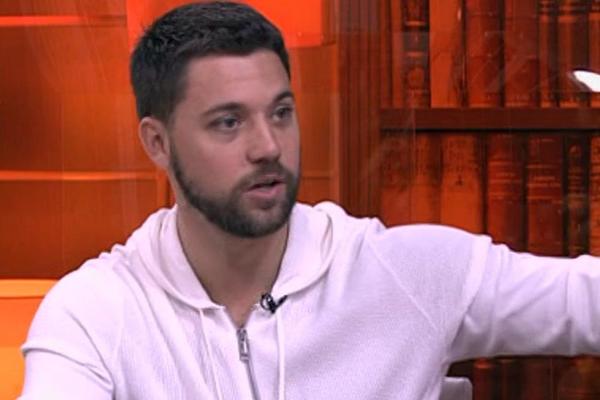 NISAM ZALJUBLJEN U BOJANU! Brenin sin progovorio o vezi s Veljkovom svastikom, pa otkrio kakve ga devojke privlače!