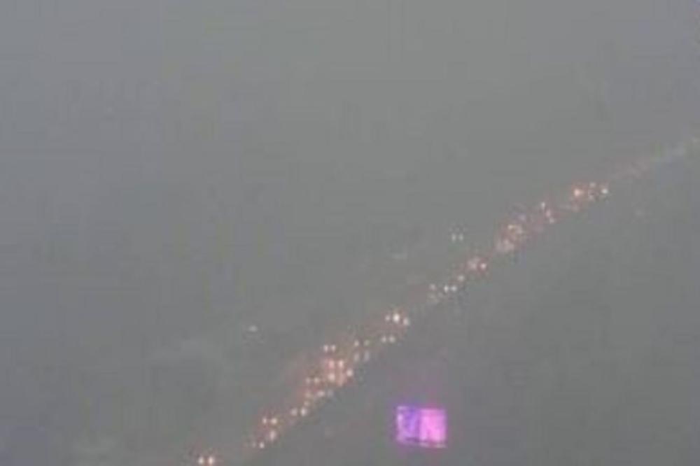 MRAK USRED DANA, STIGLO STRAVIČNO NEVREME: Crni oblaci nad Beogradom! RHMZ upozorava na bujična izlivanja! (FOTO)