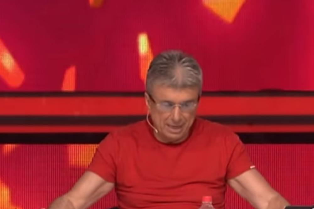 JU ŠTA MU BI?! POPOVIĆ POKAZAO PONOS UŽIVO U EMISIJI: Bez blama otkopčao pantalone pa se pohvalio čime raspolaže!