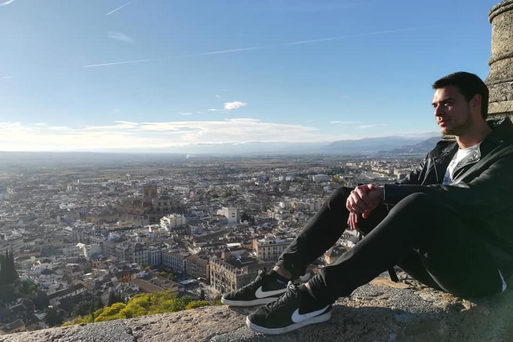 PROGOVORIO STUDENT KOJI JE U NIŠU IZBODEN ZBOG ANTIFAŠISTIČKE MAJICE: Prihvatam cenu stavova koje zastupam!