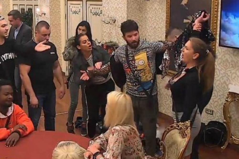 PAKLENA NOĆ U RIJALITIJU! Nakon STRAVIČNE TUČE, ONA je zauvek napustila vilu!