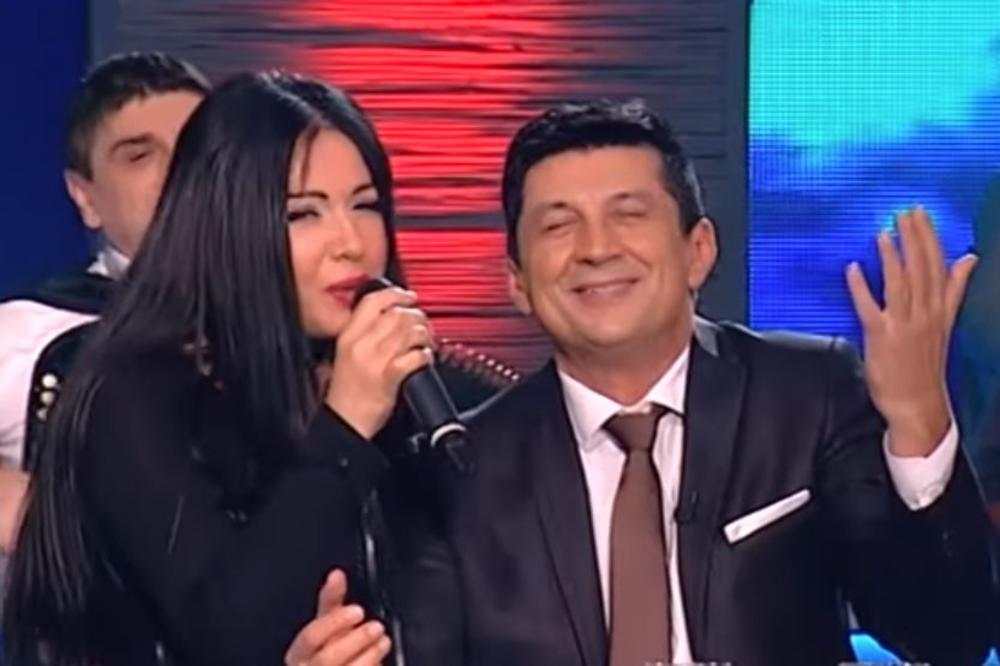 NA NJOJ MU SVI ZAVIDE! Nakon braka sa Zlatom Petrović, poznati voditelj OŽENIO 20 GODINA mlađu devojku (FOTO)