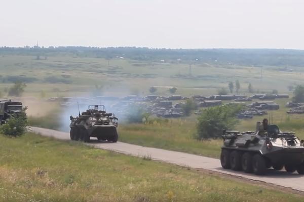 MOSKVA JE SMISLILA ODGOVOR NA PRETNJE! Putin je digao VOJSKU! Izveo je 150.000 vojnika, 500 aviona...