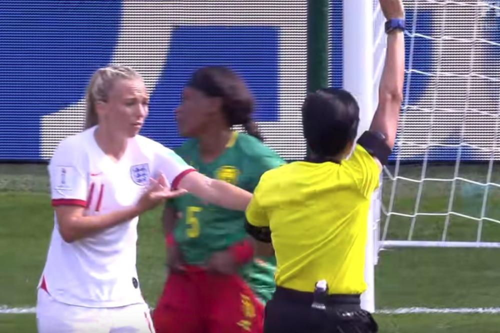 NEVIĐENI SKANDAL NA MUNDIJALU ZA ŽENE: Kamerunke izazvale haos! Jedna pljunula Engleskinju, druga zabola laktom!