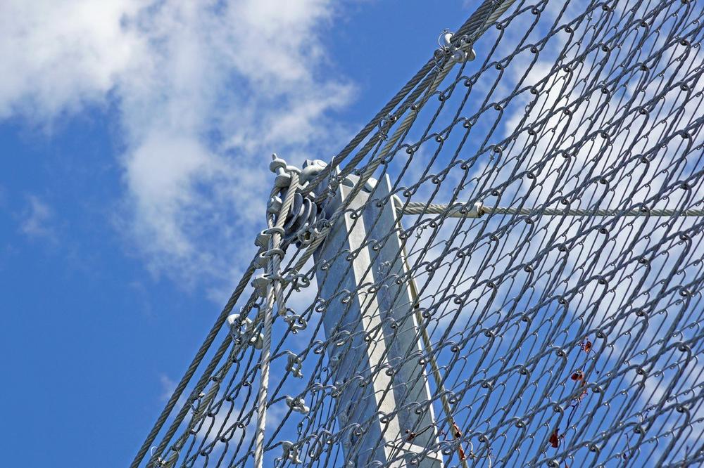 POBEGLO LICE SA POTERNICE: UDARIO POLICAJCA i ''zapalio'' iz policijske stanice u Zagrebu!