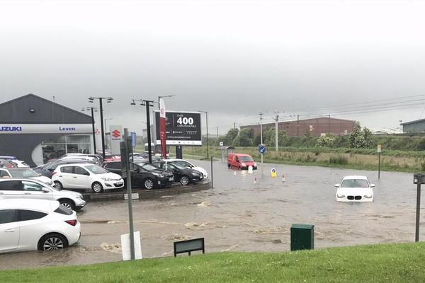 OGROMNO NEVREME STIŽE SA SEVERA I PRETI DA ZAHVATI POLA EVROPE! Ljudi su se peli na AUTOMOBILE I ZVALI POMOĆ!