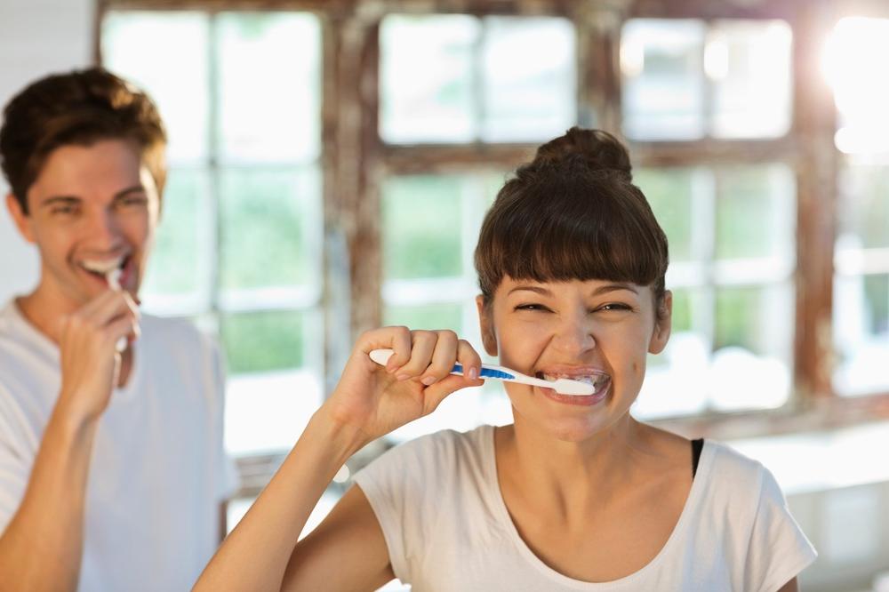STRUČNJACI OTKRIVAJU: Pranje zuba PRE ili POSLE doručka? Večito pitanje, JEDAN tačan odgovor, SPASITE SVOJE ZUBE!