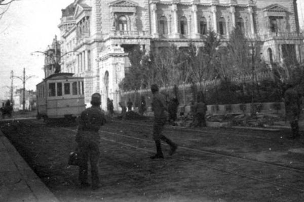 SRBI NI U NAJVEĆIM MUKAMA NE PLAČU: Emotivne reči francuske književnice o srpskoj duši FIZIČKI BOLE