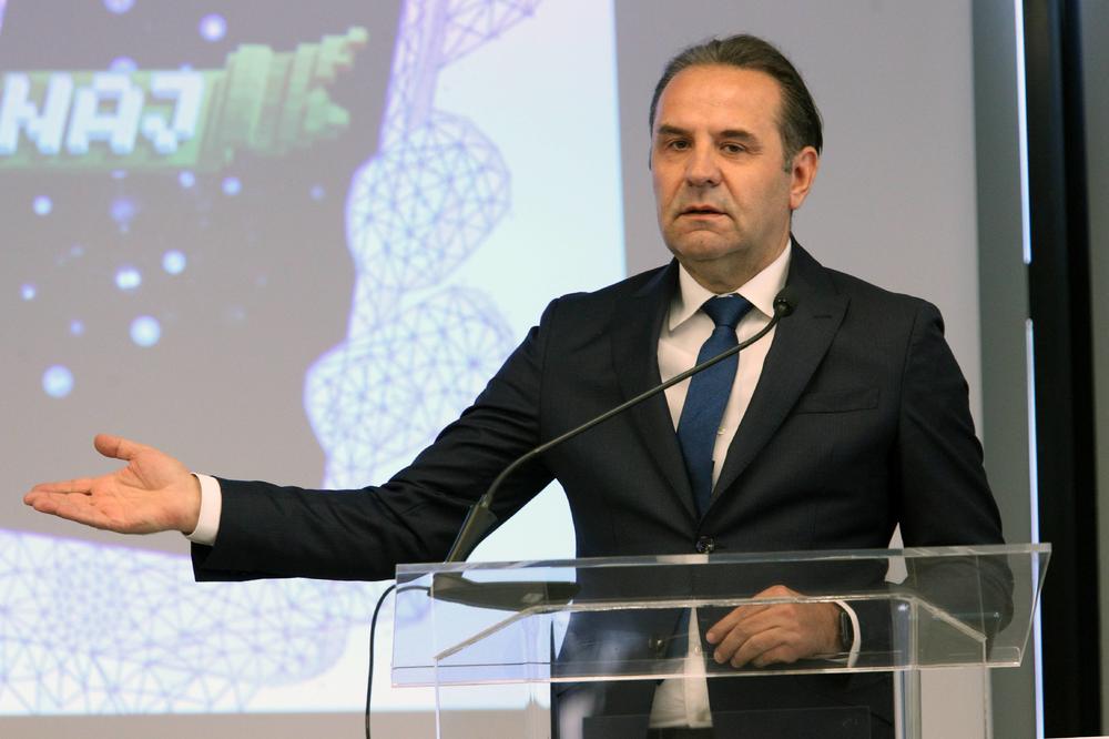 LJAJIĆ OD SRAMOTE DIGAO RUKE OD FK NOVI PAZAR: Igrajte sami, idite na livade, pustite OVCE da pasu na stadionu!