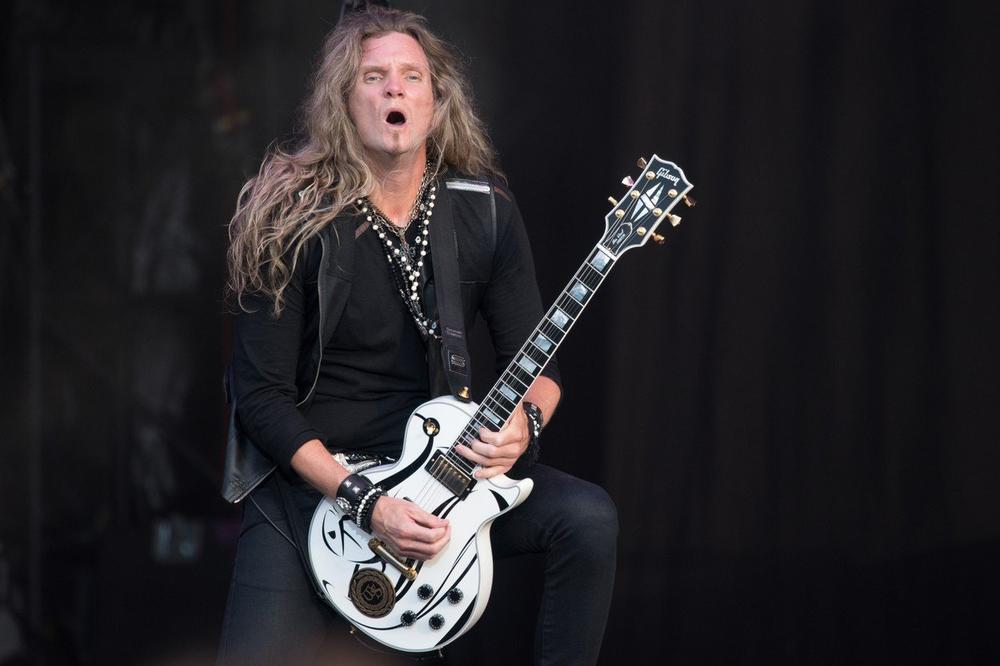 GITARISTA WHITESNAKE ZA ESPRESO: Velika je čast svirati sa Dejvidom Kaverdejlom