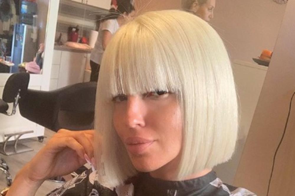 KARLEUŠA OTPUTOVALA NA MORE BEZ DECE I MUŽA! Svi se pitaju KO JE TO SA NJOM?