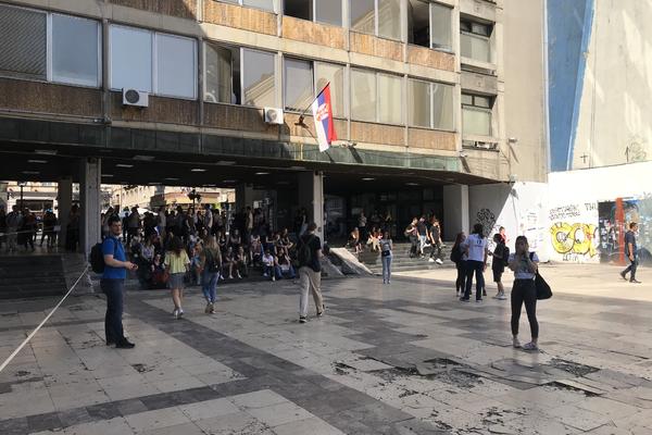 KOJI FAKULTETI U BEOGRADU SU DIGLI, A KOJI SPUSTILI CENE? Školarine negde idu i do 5.000 evra!