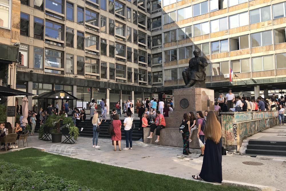 POPOVIĆ ISPUNILA SVOJE OBEĆANJE, STUDENTI VRAĆAJU KLJUČEVE REKTORATA!